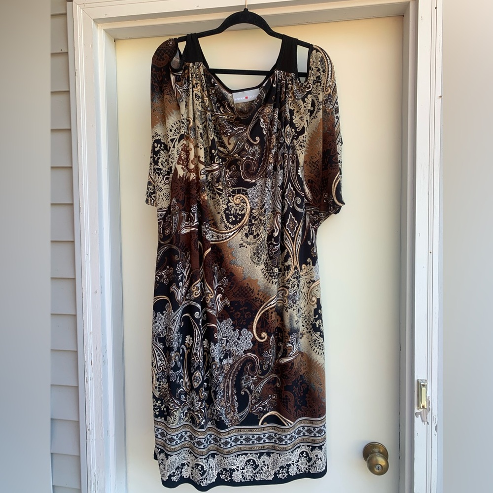 Women’s Avenue Peek a boo shoulder Dress plus size